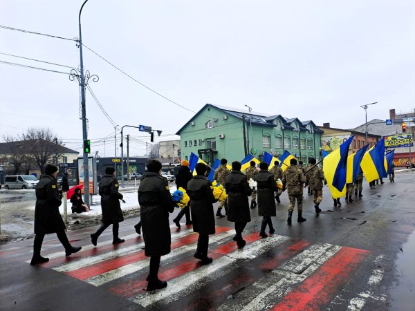 Віддав життя за Україну: у Ковелі попрощались з Героєм Романом Грушевінчуком