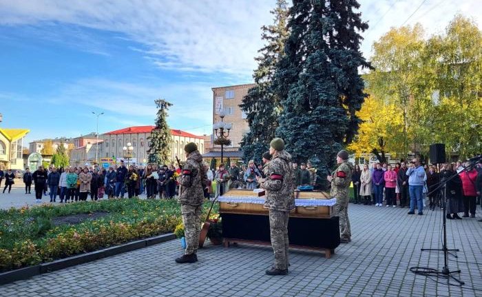 Назавжди в строю: ковельчани попрощались з Героєм Юрієм Халецьким