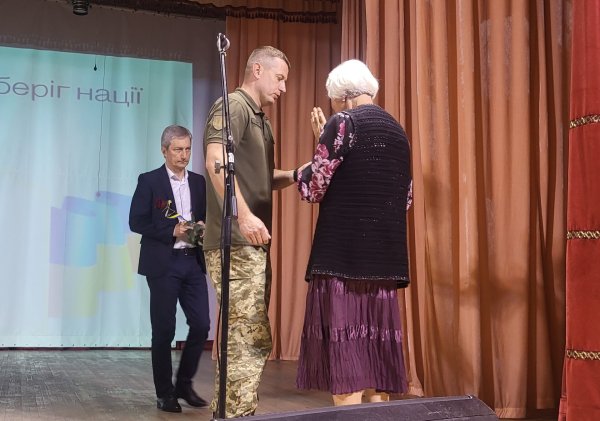 29 років Основному Закону України: напередодні Дня Конституції вручили нагороди рідним Героїв, яких вони удостоєні посмертно 29 років Основному Закону України: напередодні Дня Конституції вручили нагороди рідним Героїв, яких вони удостоєні посмертно