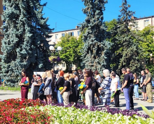 Ковель попрощався із Захисником Олегом Бортніком, який 22 місяці вважався зниклим безвісти Ковель попрощався із Захисником Олегом Бортніком, який 22 місяці вважався зниклим безвісти