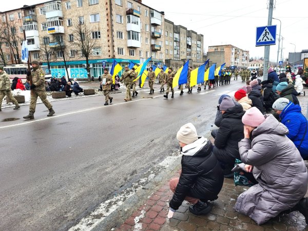 Обіцяв повернутись додому: ковельчани попрощались з Героєм Сергієм Оніщуком Обіцяв повернутись додому: ковельчани попрощались з Героєм Сергієм Оніщуком