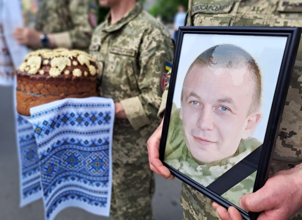 Назавжди в строю: ковельчани провели в останню земну дорогу молодого воїна Владислава Андрусика