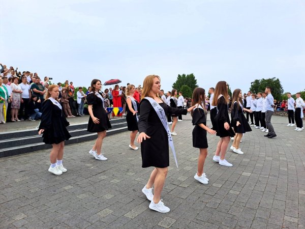 У Ковелі відбувся фестиваль шкільного вальсу У Ковелі відбувся фестиваль шкільного вальсу