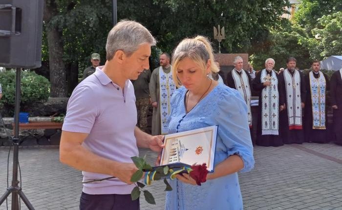 Міський голова Ігор Чайка під час урочистостей з нагоди Дня Державного Прапора України вручив відзнаки «Почесний громадянин міста Ковеля»