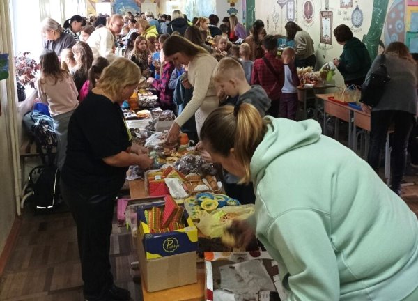 У ліцеї №10 на благодійному заході зібрали понад 111 тисяч гривень на підтримку ЗСУ