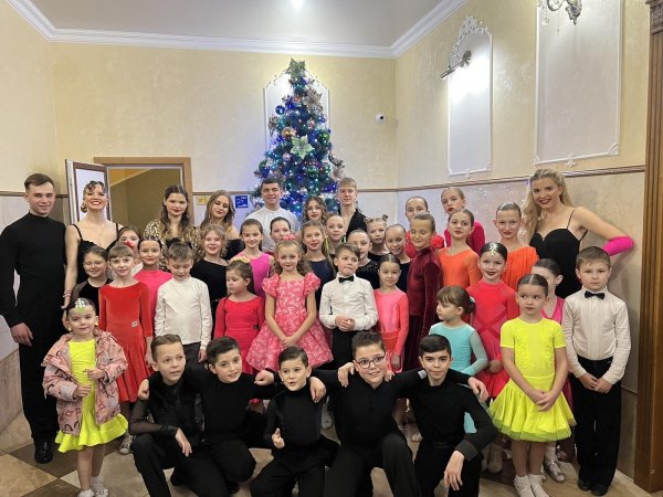 Танцюю для ЗСУ: у Ковелі вихованці спортивно-бального танцю «Модерн» на благодійному концерті зібрали кошти для взводу «Вовча зграя» Танцюю для ЗСУ: у Ковелі вихованці спортивно-бального танцю «Модерн» на благодійному концерті зібрали кошти для взводу «Вовча зграя»