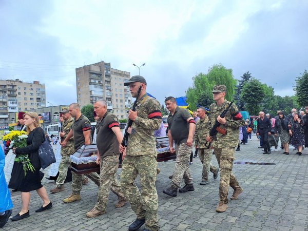 Вічна пам’ять Герою: ковельчани віддали останню шану Віталію Наумчуку