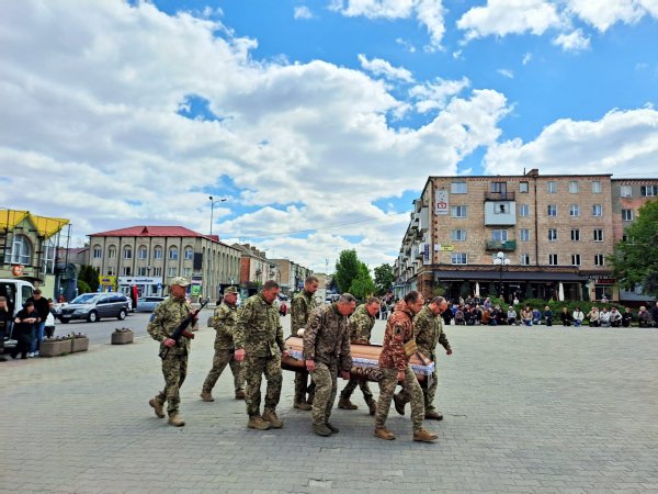Ковельчани провели в останню земну дорогу двох своїх Героїв – Максима Плотнікова та Руслана Фатхудінова