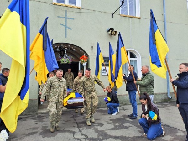 У Ковелі попрощалися із 45-річним Захисником України Дмитром Бештою У Ковелі попрощалися із 45-річним Захисником України Дмитром Бештою