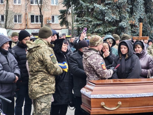 У Ковелі попрощалися з двома воїнами-захисниками Назарієм Бодняком та Вячеславом Тимченком У Ковелі попрощалися з двома воїнами-захисниками Назарієм Бодняком та Вячеславом Тимченком