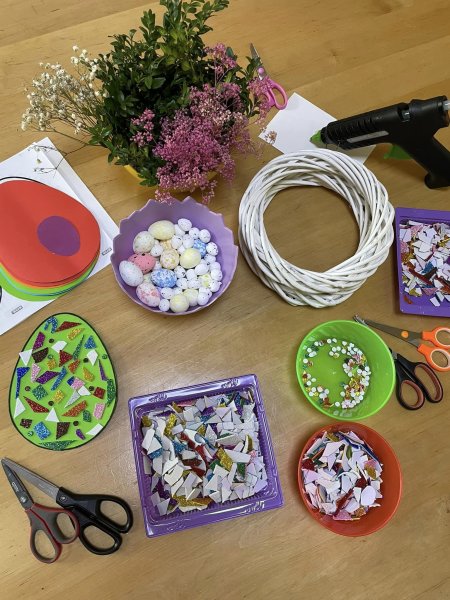 Вихованці Центру комплексної реабілітації дітей з інвалідністю виготовляли прикраси до Великодня