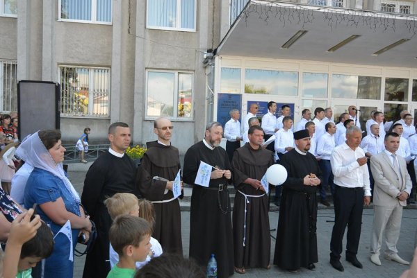 Хода на захист дітей і сім’ї об’єднала кількасот ковельчан ФОТО Хода на захист дітей і сім’ї об’єднала кількасот ковельчан ФОТО