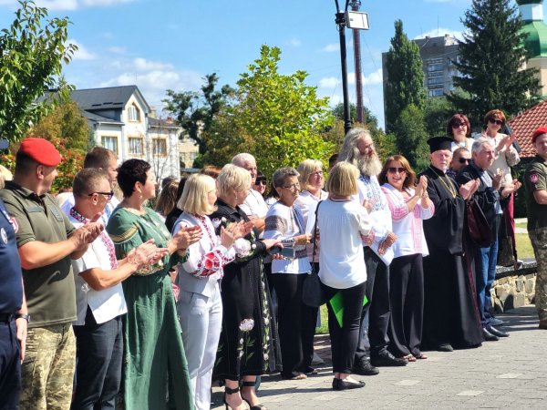 Ковельчани вшанували одну із головних національних святинь – Державний Прапор України
