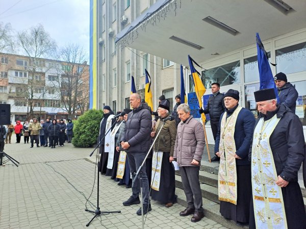 Ковельчани відали останню шану Герою Олексію Олексюку Ковельчани відали останню шану Герою Олексію Олексюку