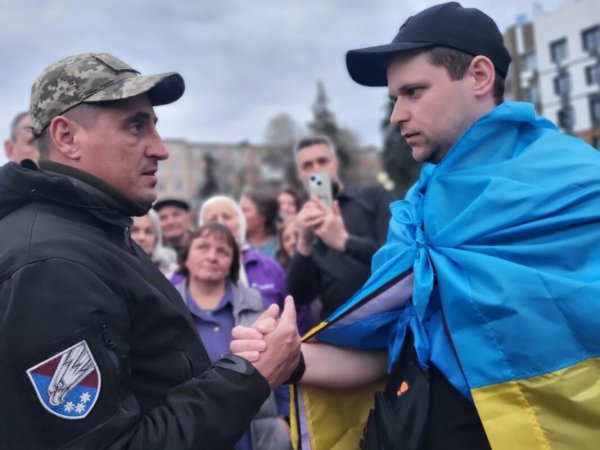 Ковель зустрів з полону військового Максима Муху Ковель зустрів з полону військового Максима Муху