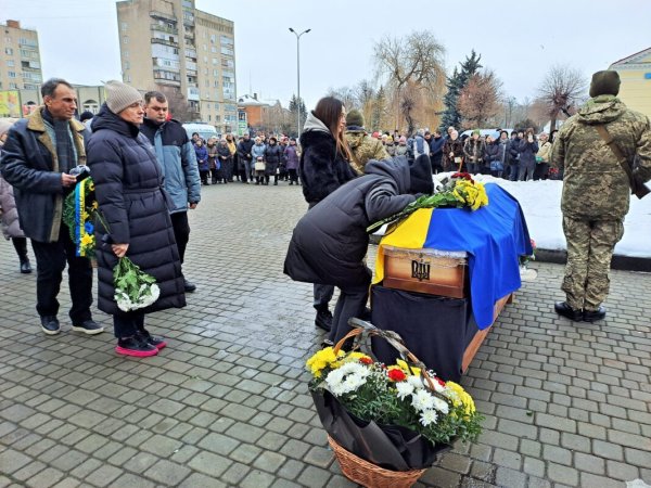 Ковель попрощався із Захисником Сергієм Томашевичем, який загинув на Покровському напрямку Ковель попрощався із Захисником Сергієм Томашевичем, який загинув на Покровському напрямку
