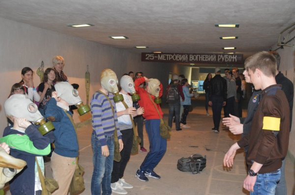 13 квітня за тривожним сигналом евакуювали учнів та педагогів ЗОШ №10 міста Ковеля ФОТО 13 квітня за тривожним сигналом евакуювали учнів та педагогів ЗОШ №10 міста Ковеля ФОТО