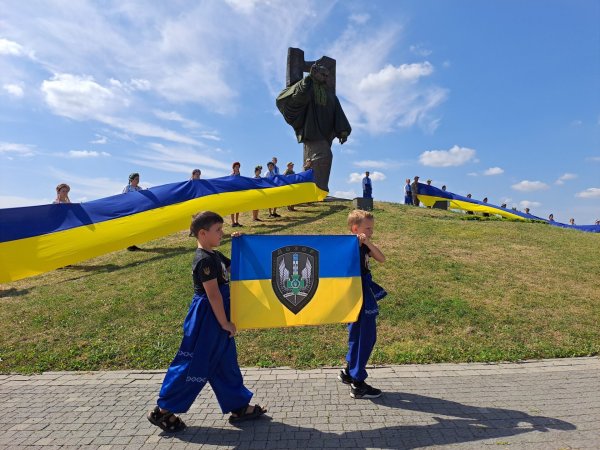 Ковельчани вшанували одну із головних національних святинь – Державний Прапор України
