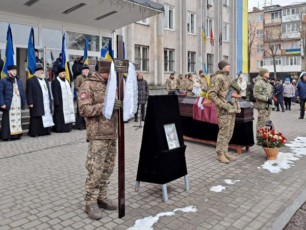 У Ковелі провели в останню земну дорогу Захисника України Олександра Суся У Ковелі провели в останню земну дорогу Захисника України Олександра Суся