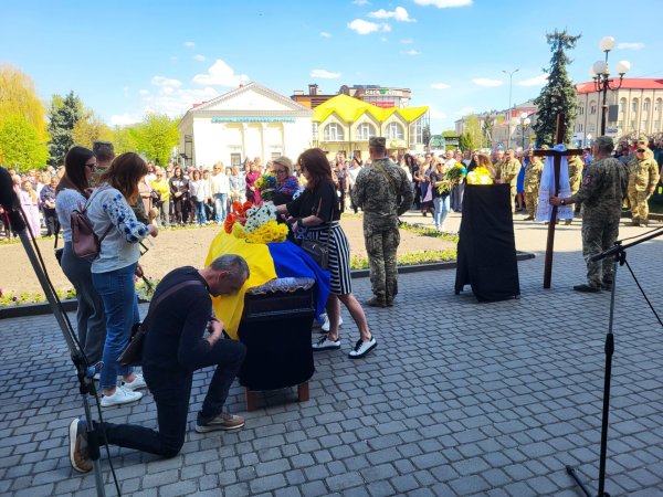 Ковельська громада провела в останню земну дорогу Героя Віктора Батюшкіна