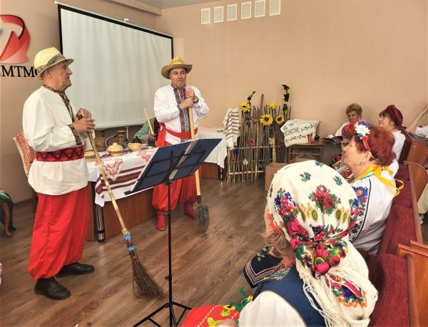 Ковельські поважні театрали зіграли для поранених бійців