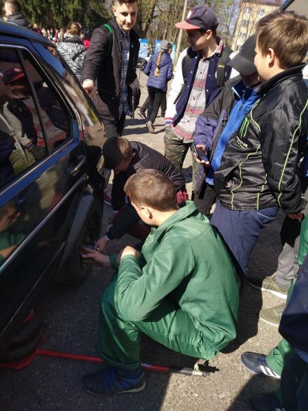 Ковельські школярі спробували свої сили у робітничих професіях Ковельські школярі спробували свої сили у робітничих професіях