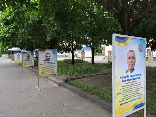 У Ковелі встановили банери з світлинами загиблих Героїв