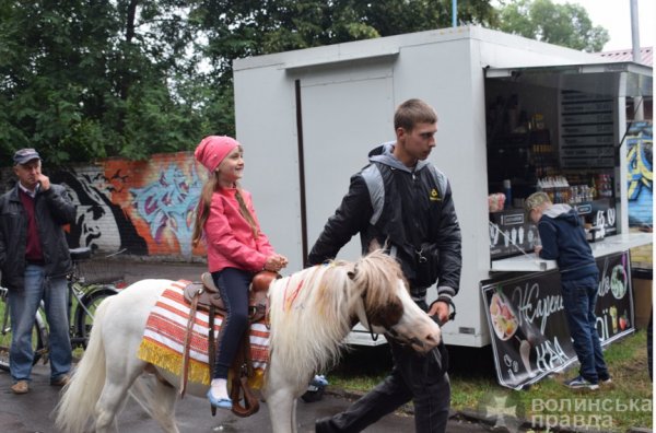 День міста під парасольками: як святкували ковельчани ФОТО День міста під парасольками: як святкували ковельчани ФОТО