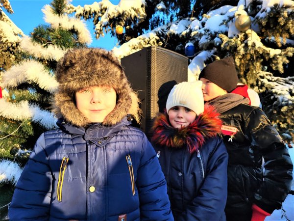 У національних кольорах: у Ковелі урочисто відкрили головну ялинку громади