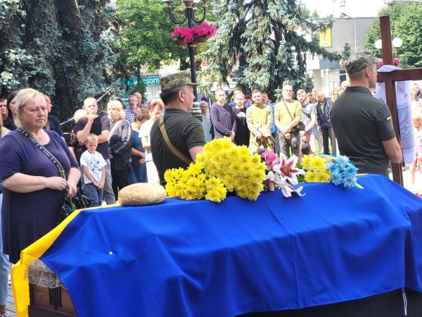 Спасибі тобі, Герою. Ковельчани віддали останню шану Руслану Мазурику