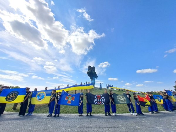 Ковельчани вшанували одну із головних національних святинь – Державний Прапор України