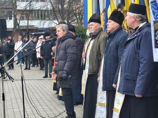 Прощавай, «Батя»: у Ковелі віддали останню шану воїну, захиснику, Герою Володимиру Крисюку Прощавай, «Батя»: у Ковелі віддали останню шану воїну, захиснику, Герою Володимиру Крисюку