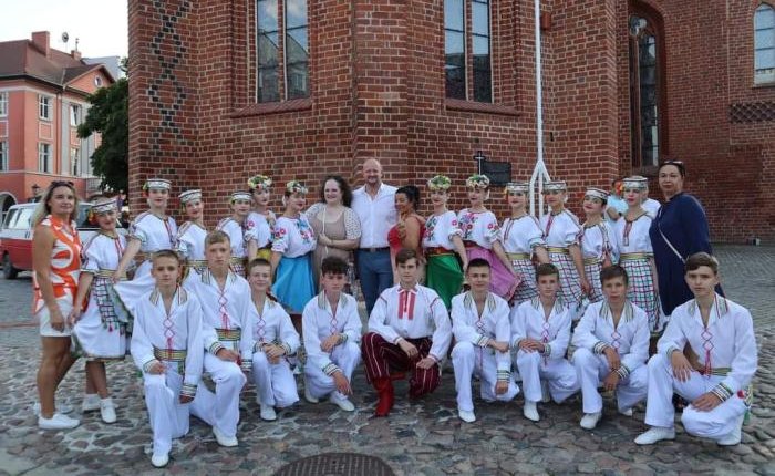 Третій рік поспіль учасники Народного художнього колективу ансамблю танцю «Барвінок» беруть участь у фестивалі «Східна сторона західного регіону 2023» у Польщі