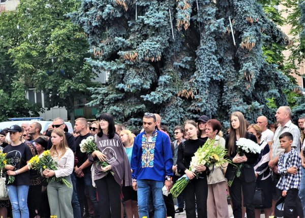 Їх струни земного життя обірвала війна: у Ковелі провели в останню дорогу Володимира Лучиновича та Олександра Берегу