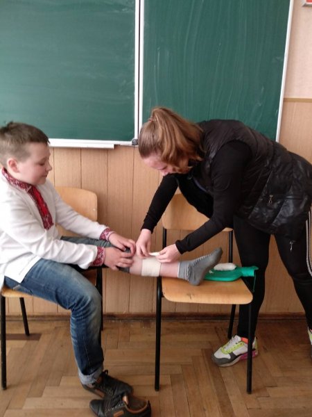 13 квітня за тривожним сигналом евакуювали учнів та педагогів ЗОШ №10 міста Ковеля ФОТО 13 квітня за тривожним сигналом евакуювали учнів та педагогів ЗОШ №10 міста Ковеля ФОТО