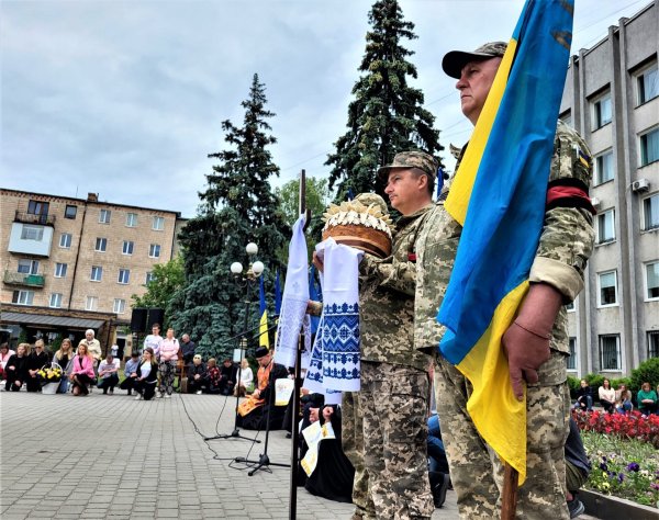 Небесне воїнство поповнилось ангелом у білій вишиванці: У Ковелі попрощались з загиблим Героєм Андрієм Михайленком