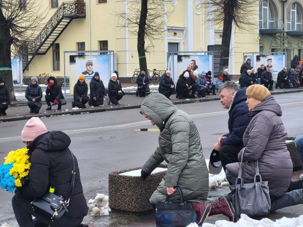 Ковель попрощався з Героєм Романом Кондратюком, який з липня вважався безвісти зниклим Ковель попрощався з Героєм Романом Кондратюком, який з липня вважався безвісти зниклим