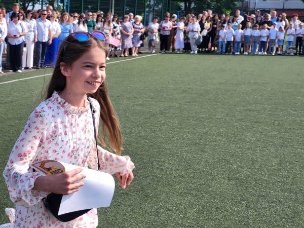 Це неймовірні моменти: для ковельських школярів пролунав останній дзвоник