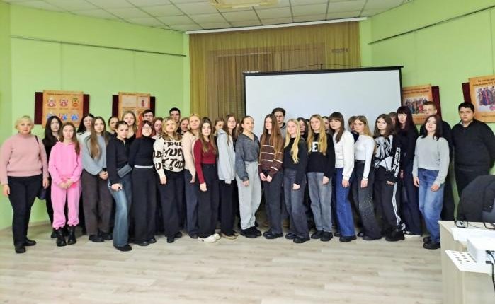 У Ковелі вшанували пам’ять Героїв Крут під час тематичного заходу в бібліотеці