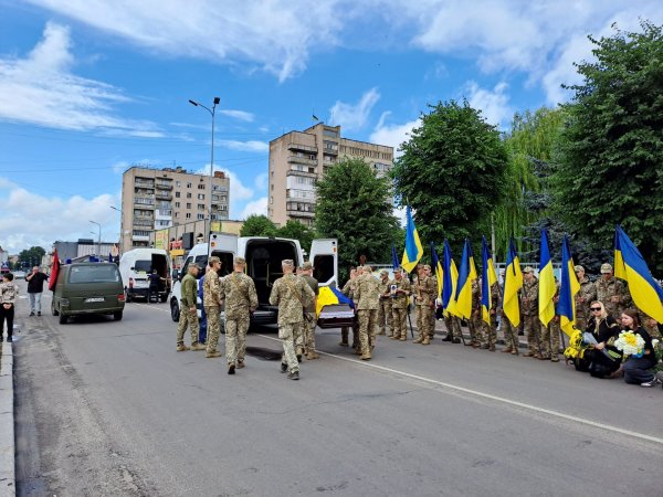 Мав серце і витривалість воїна: у Ковелі провели в останню дорогу Героя Павла Шайтана
