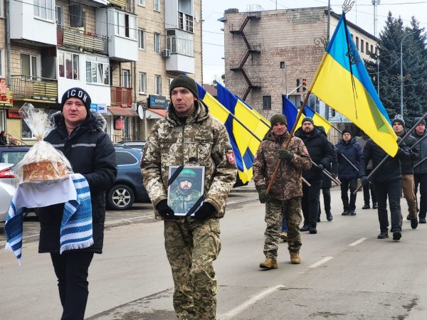 Сьогодні у Ковелі віддали останню шану Герою-захиснику Андрію Карацаю