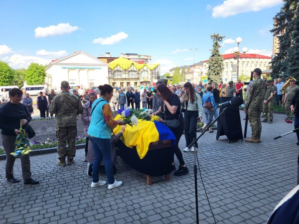Уклін тобі, Герою: ковельчани віддали останню шану Максиму Ткачуку