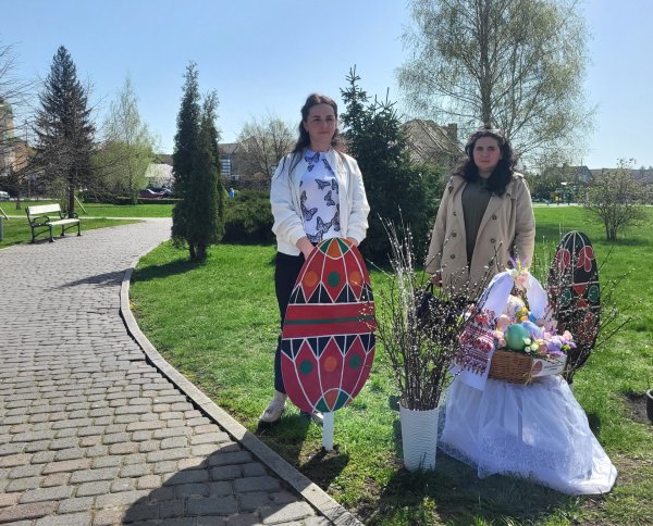 У Ковелі в парку Шевченка встановили Великодні композиції. Фото