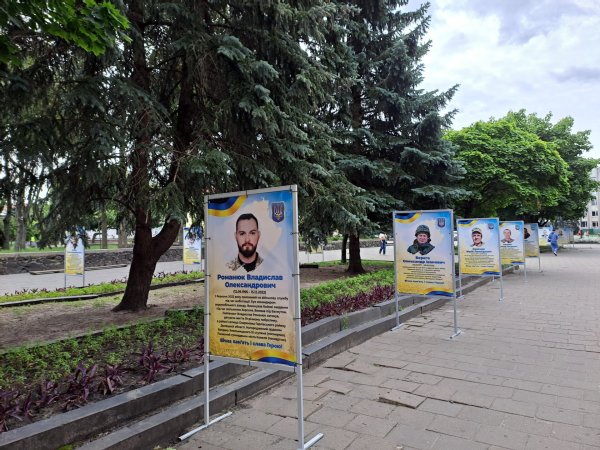 У Ковелі встановили банери з світлинами загиблих Героїв