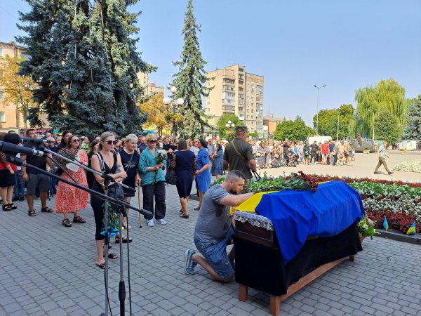 Назавжди в строю: ковельчани попрощались з Героєм Володимиром Гузем