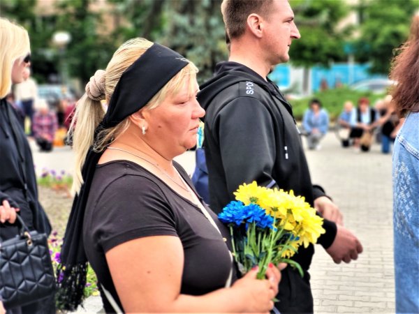 Небесне воїнство поповнилось ангелом у білій вишиванці: У Ковелі попрощались з загиблим Героєм Андрієм Михайленком