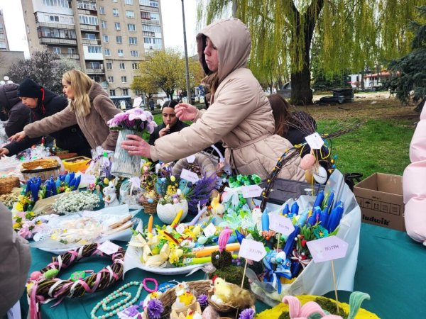 У Ковелі на Великодньому ярмарку зібрали майже 192 тисячі гривень для військових У Ковелі на Великодньому ярмарку зібрали майже 192 тисячі гривень для військових