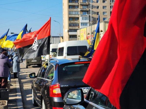 Довга дорога воїна додому: у Ковелі попрощались з Романом Ващуком, який понад рік вважався зниклим безвісти Довга дорога воїна додому: у Ковелі попрощались з Романом Ващуком, який понад рік вважався зниклим безвісти