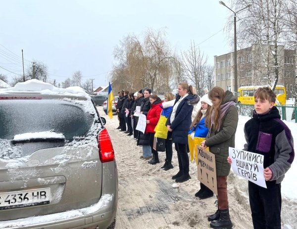 Пам’ятаймо, якою ціною: зупинімося під час хвилини мовчання