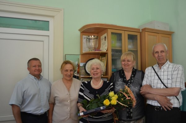 75-літній ювілей відзначила Почесний ветеран України, керівник театру «Осіннє золото» Марія Батраченко